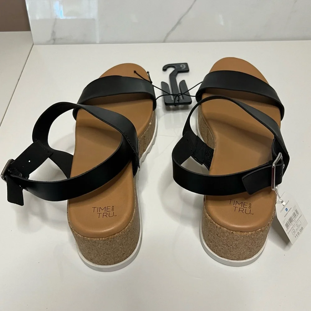 Time and Tru Platform sandals Shoe Size: 9 Shoe Closure: Buckle, Slingback